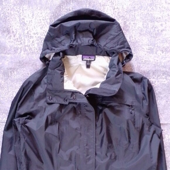 PATAGONIA WOMEN'S RAINCOAT - Picture 4 of 9